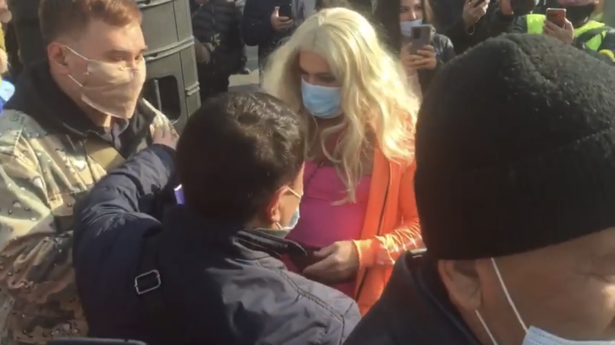 Саяси реформаны талап еткен митингте трансгендер мінберде сөз сөйлемек болды