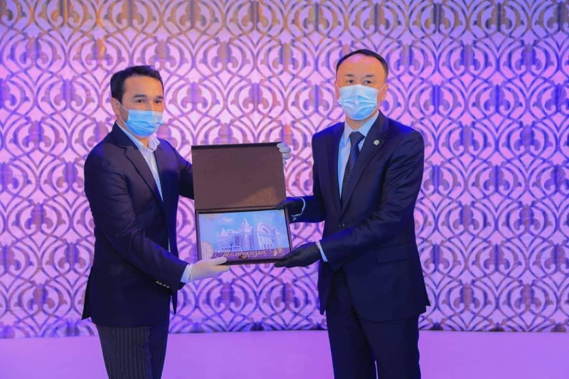 Архимед Мұхамбетов жергілікті театр әртістерімен кездесті