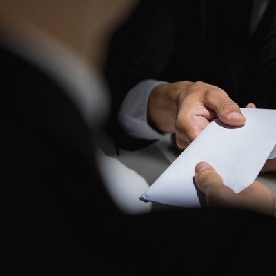Алматы облысында энергетикалық бақылау комитетінің лауазымды тұлғалары парамен ұсталды