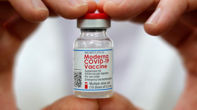 Moderna вакцинасының қорғанысы әлсіреуі мүмкін екенін мәлімдеді