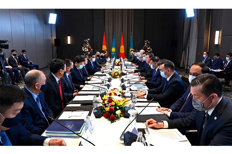 Асқар Мамин Қырғызстан Үкіметінің басшысы Ақылбек Жапаровпен келіссөз жүргізді