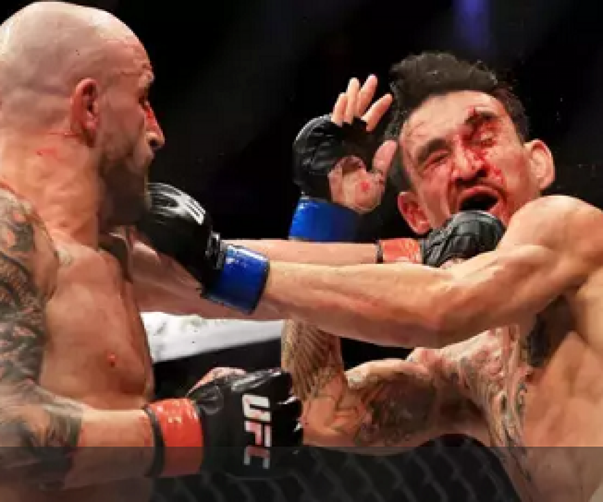 Волкановски UFC ұйымындағы үшінші кездесуде Холлоуэйді жеңіп кетті
