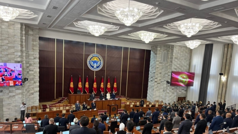 Садыр Жапаров Жогорку Кеңеш регламенті туралы заң жобасын кері қайтарды