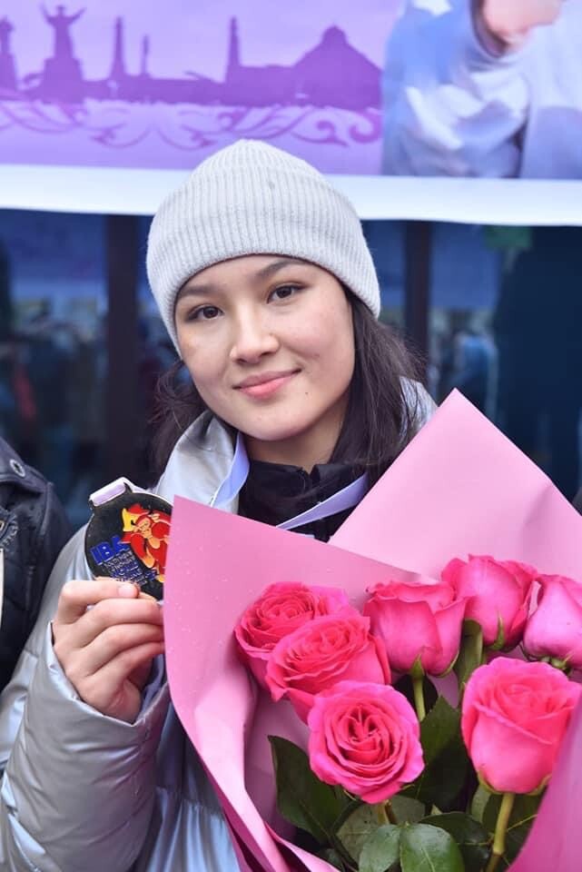 Бокстан әлем чемпионы Элина Базарова Шымкентке оралды