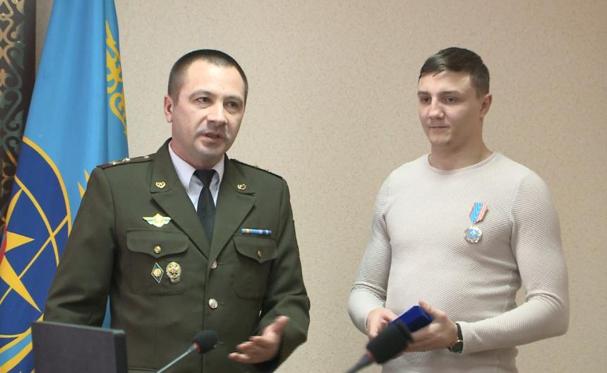 СҚО-да өртенген үйден тұрғынды алып шыққан ер адам марапатталды