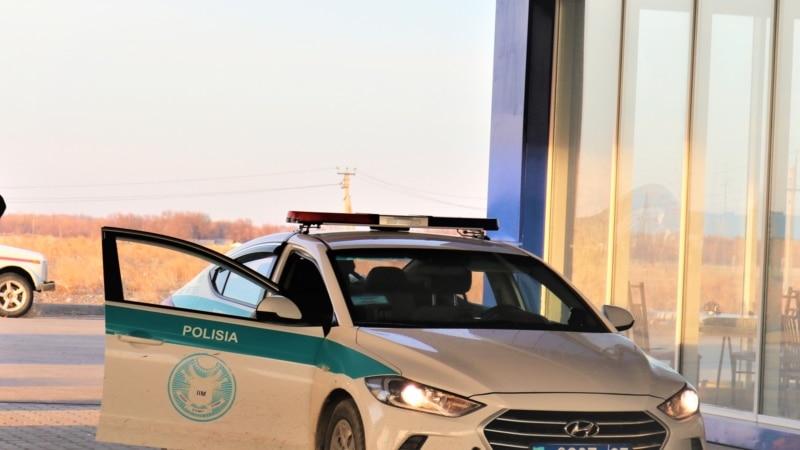Алматыда полиция ұстаған Oyan, Qazaqstan белсенділері оннан асты