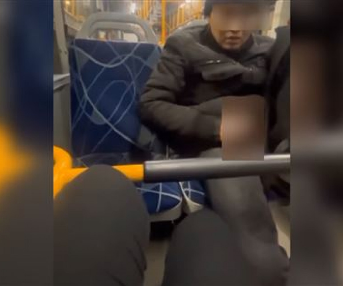 Алматыдағы 63-ші автобуста ер адам жыныс мүшесін шығарып, мастурбация жасаған