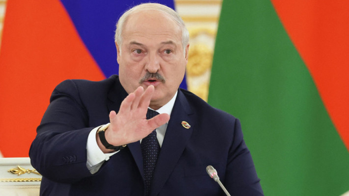 Лукашенко: Соғыстың басында Путин Қырымға қатысты келіссөзге дайын болды