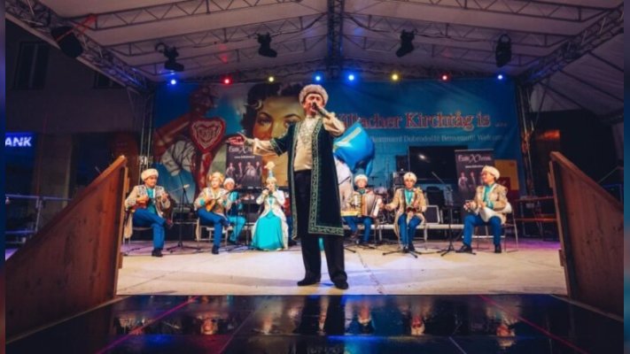 Жамбылдық өнерпаздар Аустрияда өткен “Villacher Kirchtag” фестивалінде өнер көрсетті