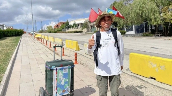 Жетпіс үш жастағы ақсақал Қазақстаннан Түркияға жаяу барды