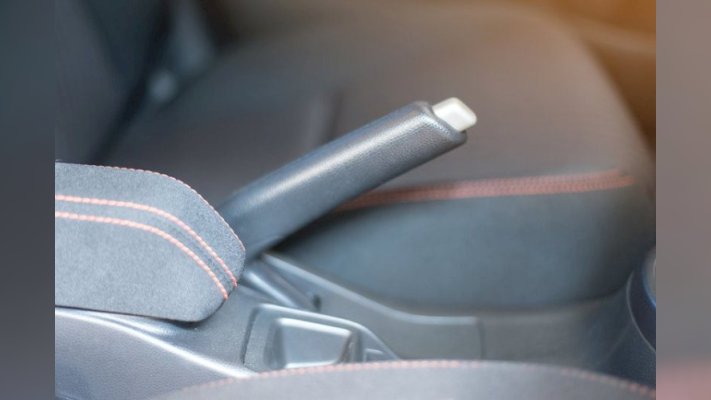 Қол тежегішін тартқан дұрыс па?