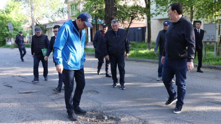 Тараз қаласында биыл 140 шақырымнан аса жол орташа жөндеуден өтеді