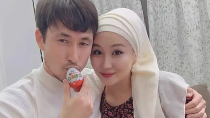 Меломен әншісінің бұрынғы әйелі соққыға жығылған сәтінен видео жариялады