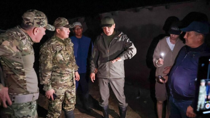 Ербол Қарашөкеев Жаңатастағы су алған аулалардың жағдайымен танысты