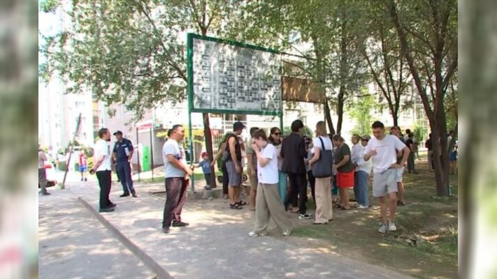 «Үш күннен бері жарықсыз отырмыз»: Алматыда тұрғындар жолды жауып, электр қуатын қосуды талап етті